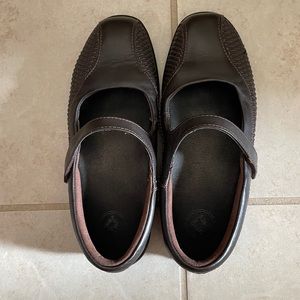 Propet Mary Jane shoes